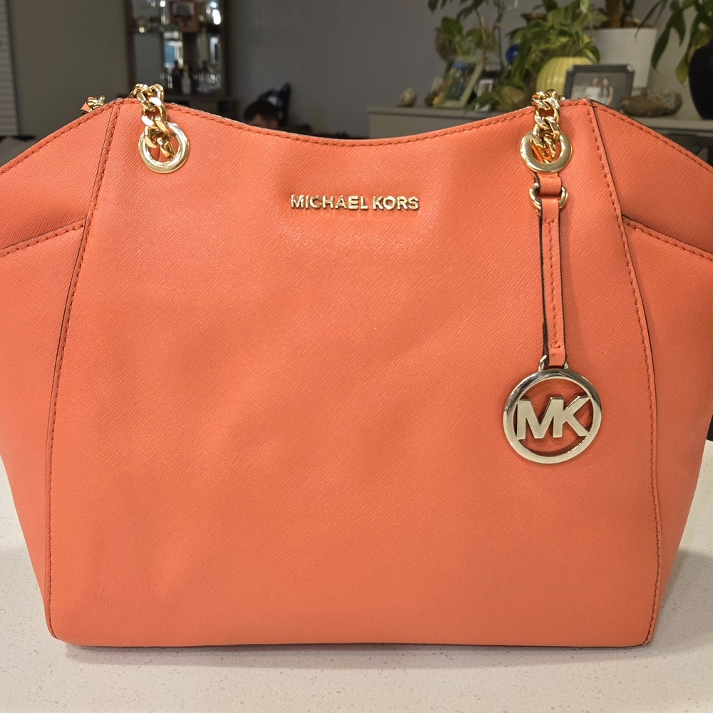*SOLD* Michael Kors Jet Set Travel Large Shoulder Chain Tote